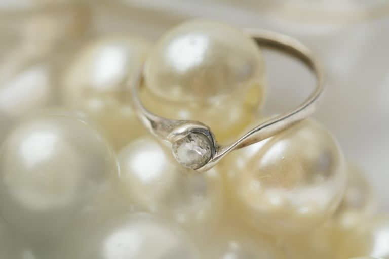 安心して現金化するための金買取業者選びと相場や手数料の賢いチェックポイント